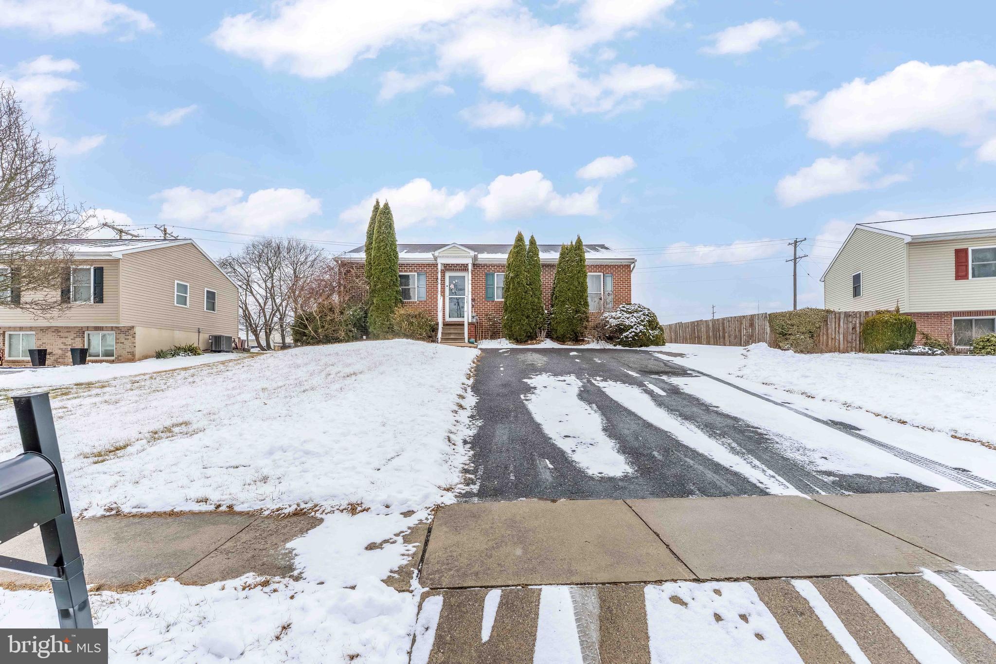 84 Charles Lane Dover, PA 17315 - Photo 3 of 25