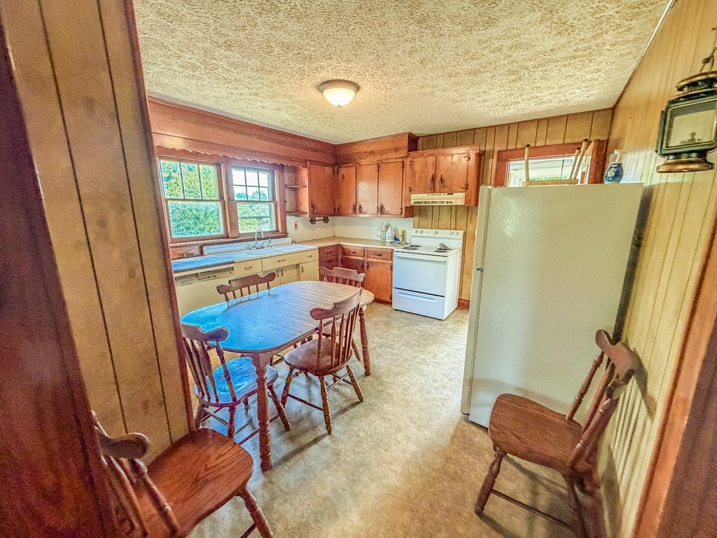 960 Ivanhoe Road Max Meadows, VA 24360 - Photo 5 of 18 Gallery Image 5