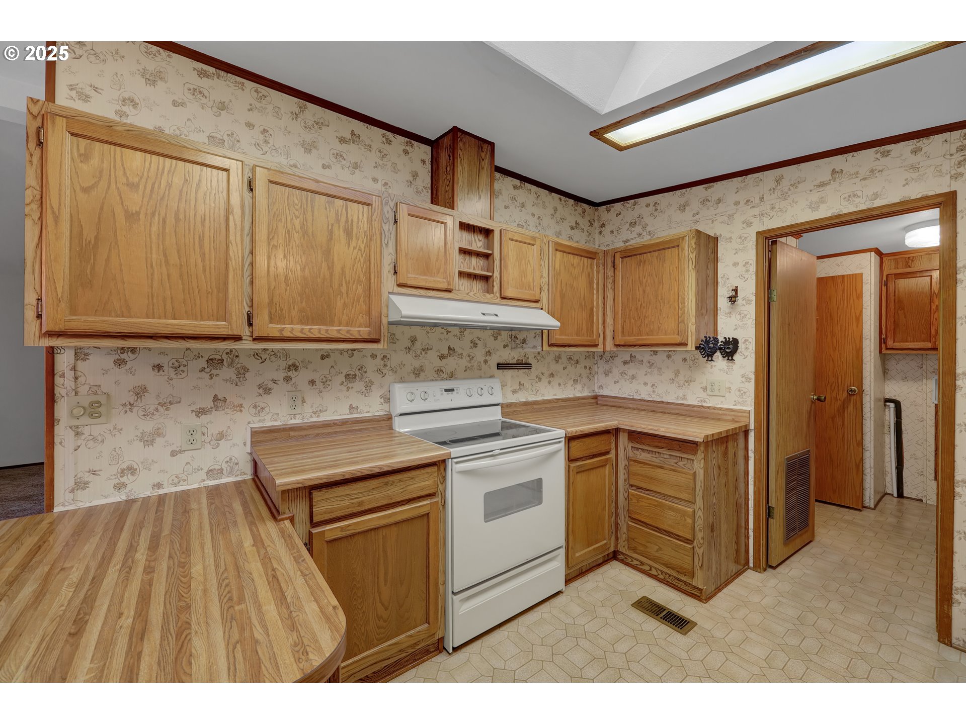 1199 North Terry Street, Unit 366 Eugene, OR 97402 - Photo 7 of 32 Kitchen