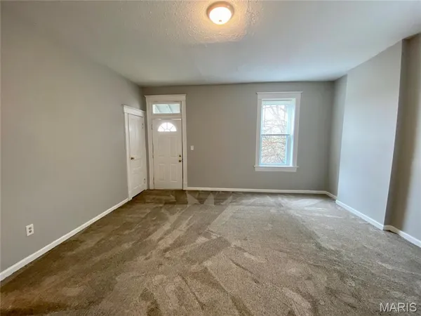 $1,595 | 3710 Minnesota Avenue, St. Louis, MO 63118