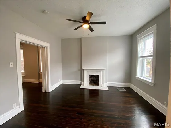 $1,595 | 3710 Minnesota Avenue, St. Louis, MO 63118