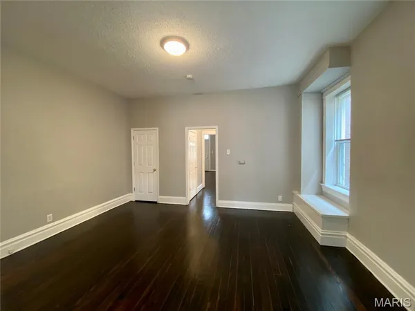 $1,595 | 3710 Minnesota Avenue, St. Louis, MO 63118