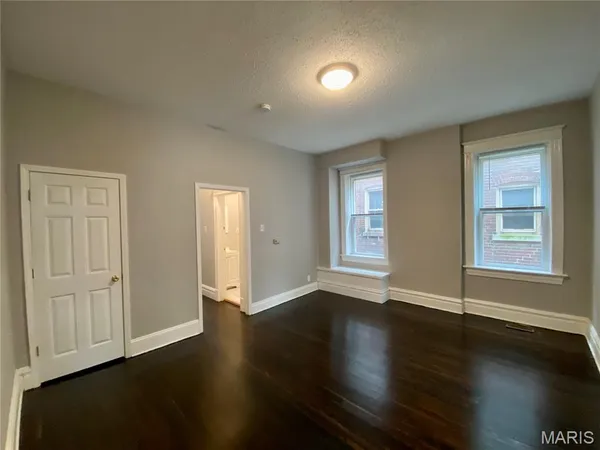 $1,595 | 3710 Minnesota Avenue, St. Louis, MO 63118