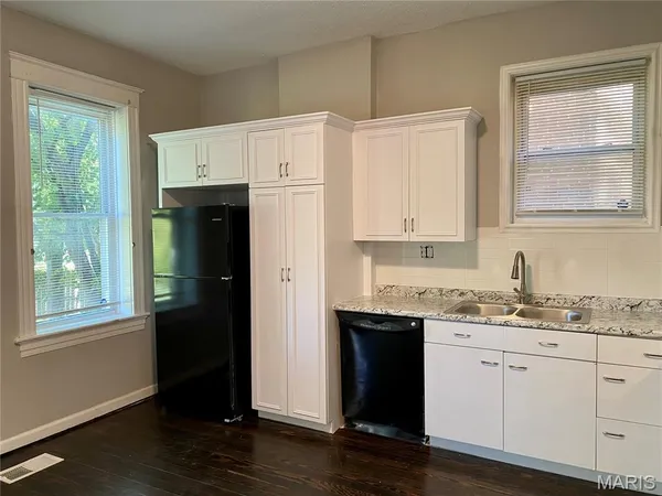 $1,595 | 3710 Minnesota Avenue, St. Louis, MO 63118