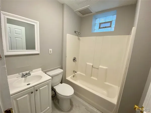 $1,595 | 3710 Minnesota Avenue, St. Louis, MO 63118