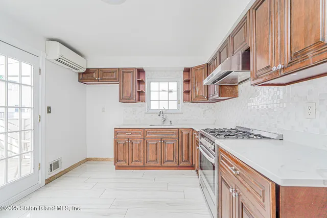 $715,000 | 178 Vassar Street | New Springville