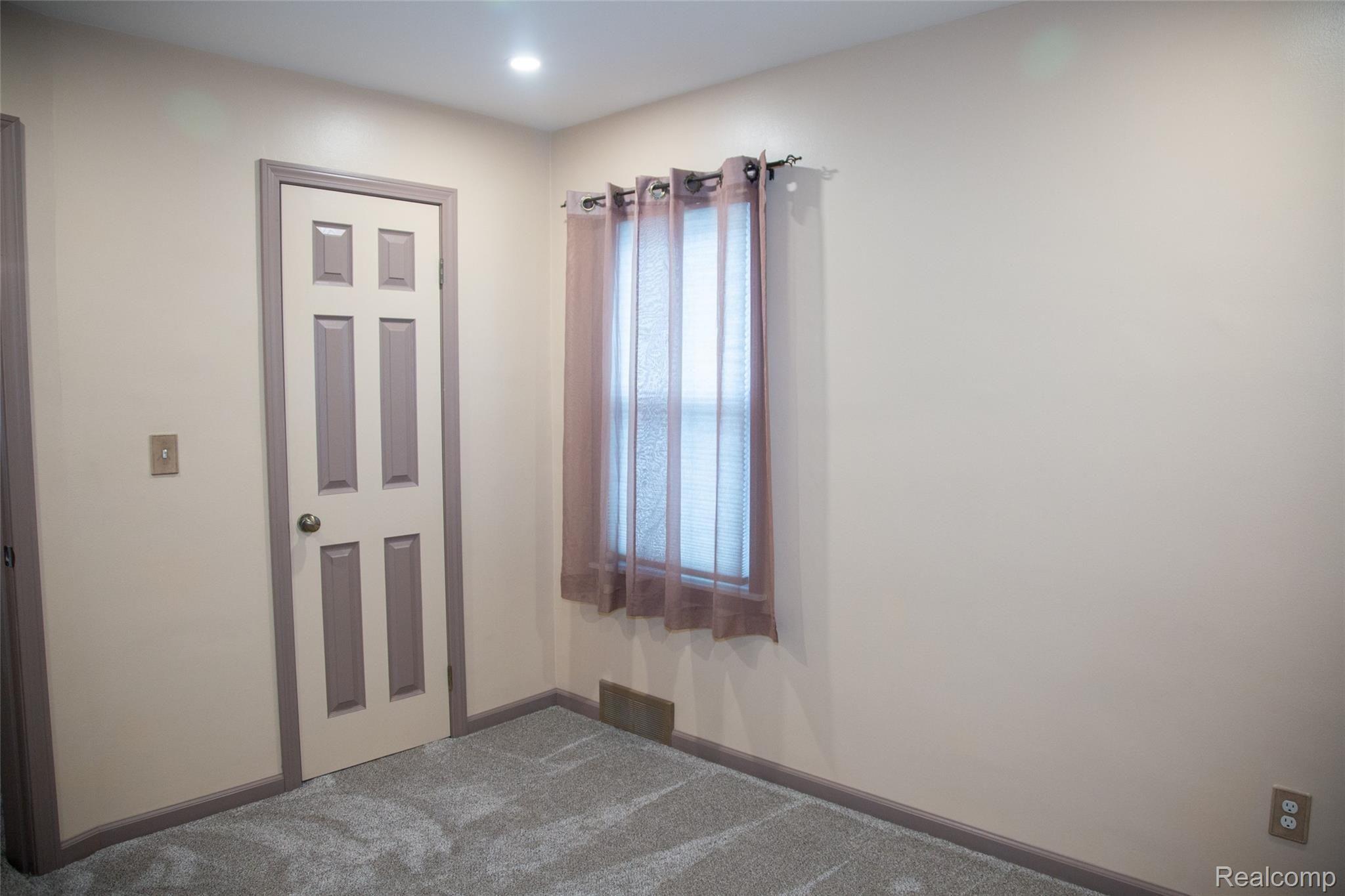 14500 Trenton Road Southgate, MI 48195 - Photo 15 of 25 Trenton-113.jpg