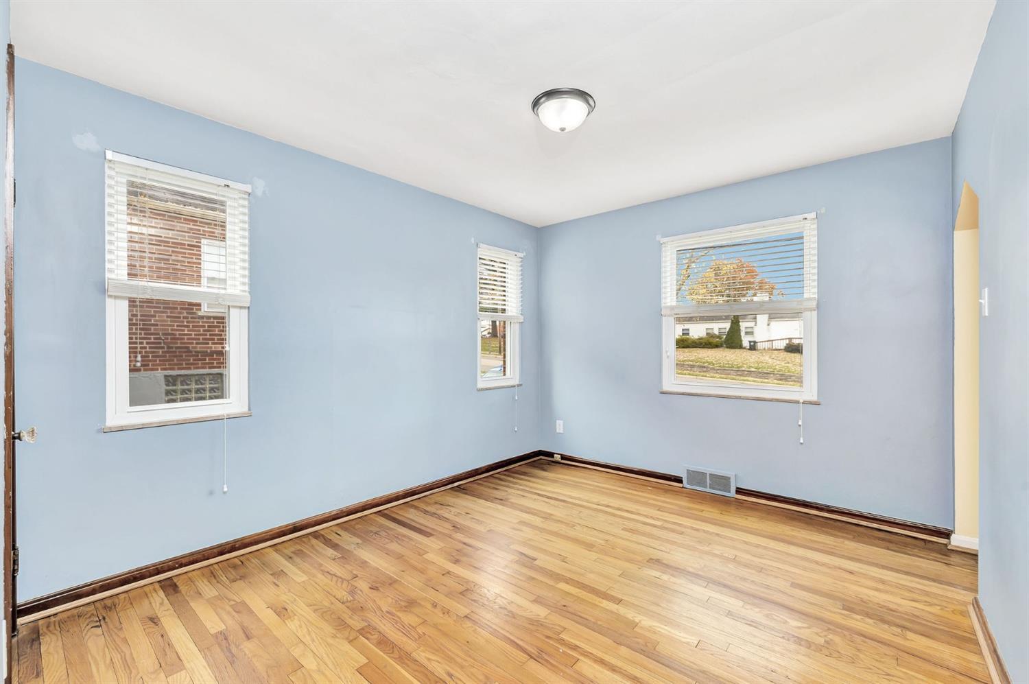 2889 West Galbraith Road Cincinnati, OH 45239 - Photo 10 of 33 Gallery Image 10