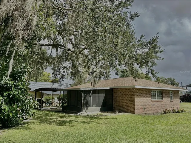 a view of a house with a yard