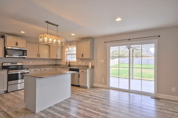 $2,400 | 1688 Rains Road, Clarksville, TN 37042