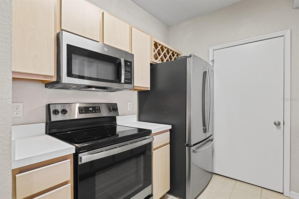 8513 Lucuya Way, Unit 209 Temple Terrace, FL 33637 - Photo 13 of 21 a kitchen with a stove microwave and refrigerator