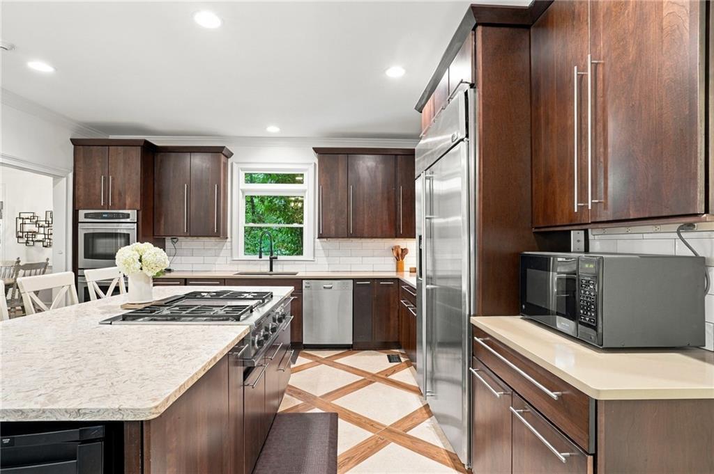 545 Greenland Road Northeast Sandy Springs, GA 30342 - Photo 13 of 64 Gallery Image 13