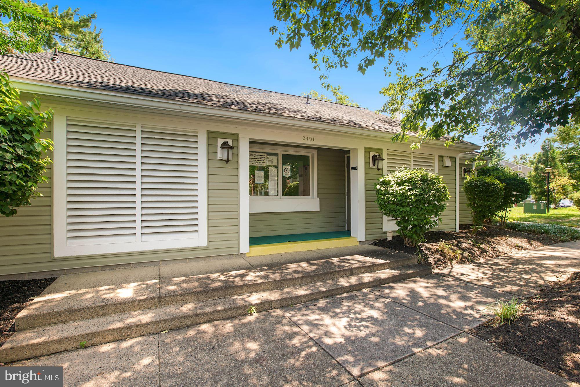 4519 28th Road South, Unit 45 Arlington, VA 22206 - Photo 21 of 27 Pool House