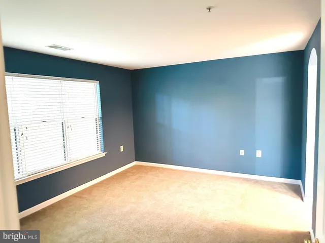 a view of empty room with window