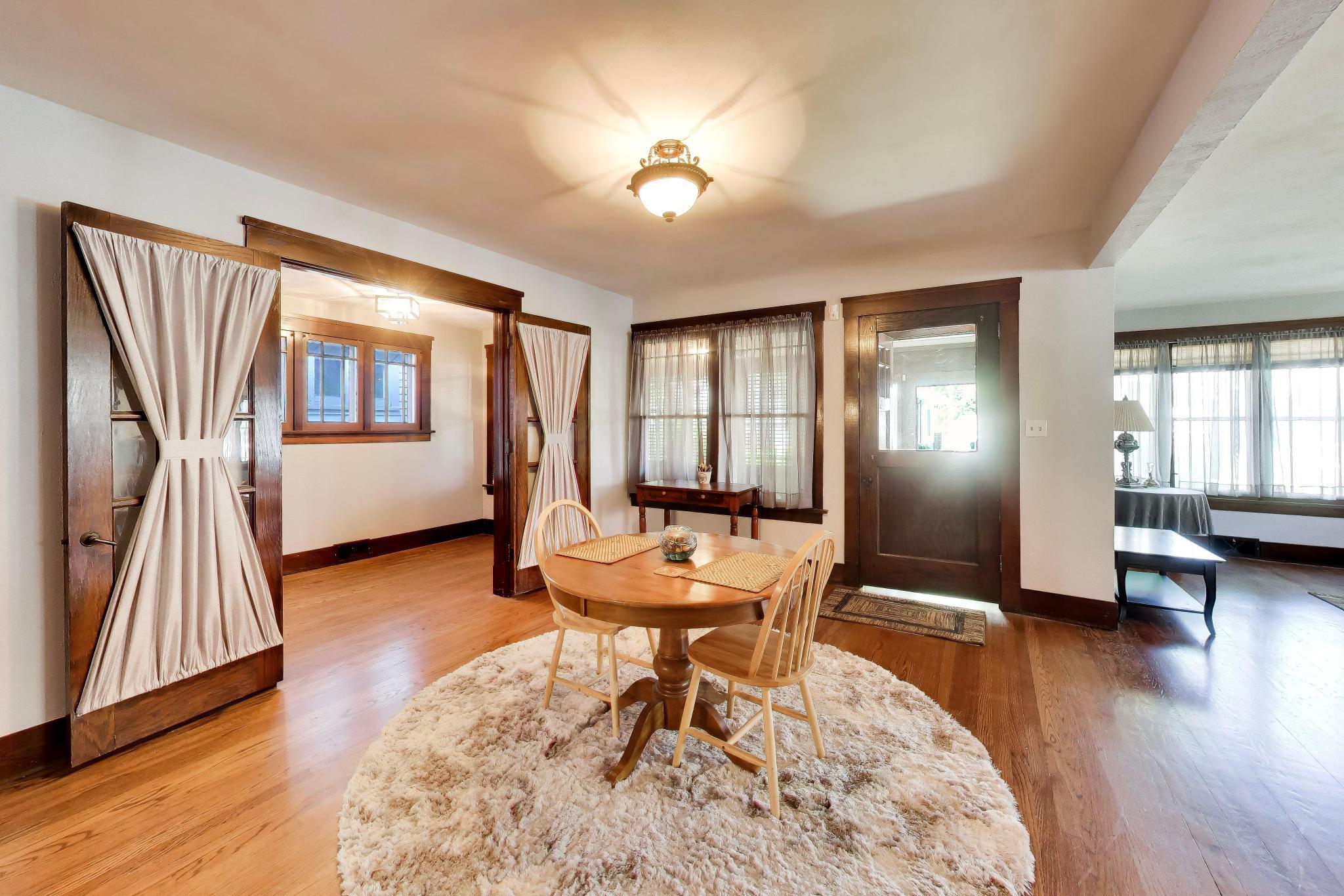 1429 College Avenue Racine, WI 53403 - Photo 9 of 42 Foyer