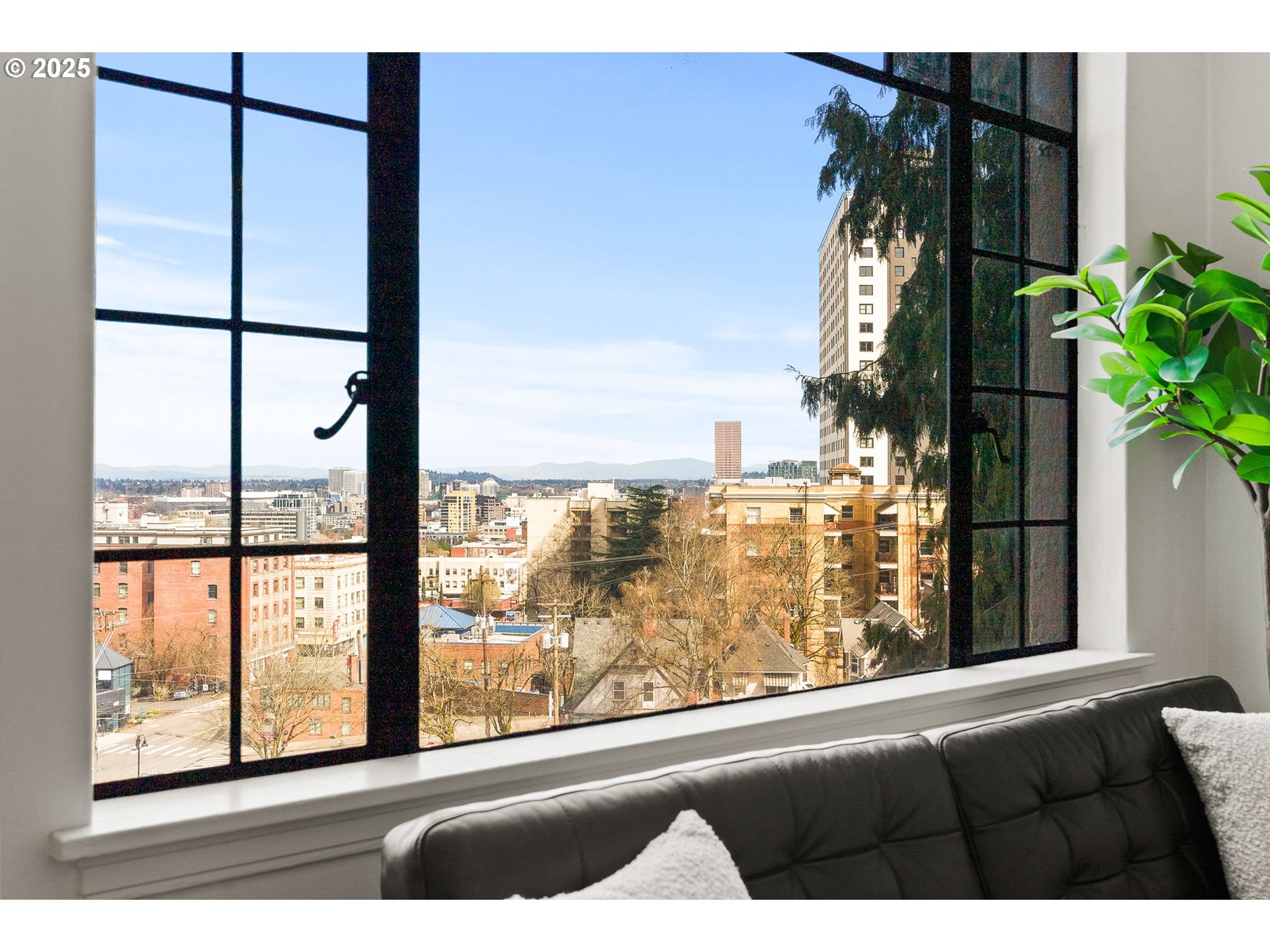 2336 Southwest Osage Street, Unit 402 Portland, OR 97205 - Photo 16 of 43