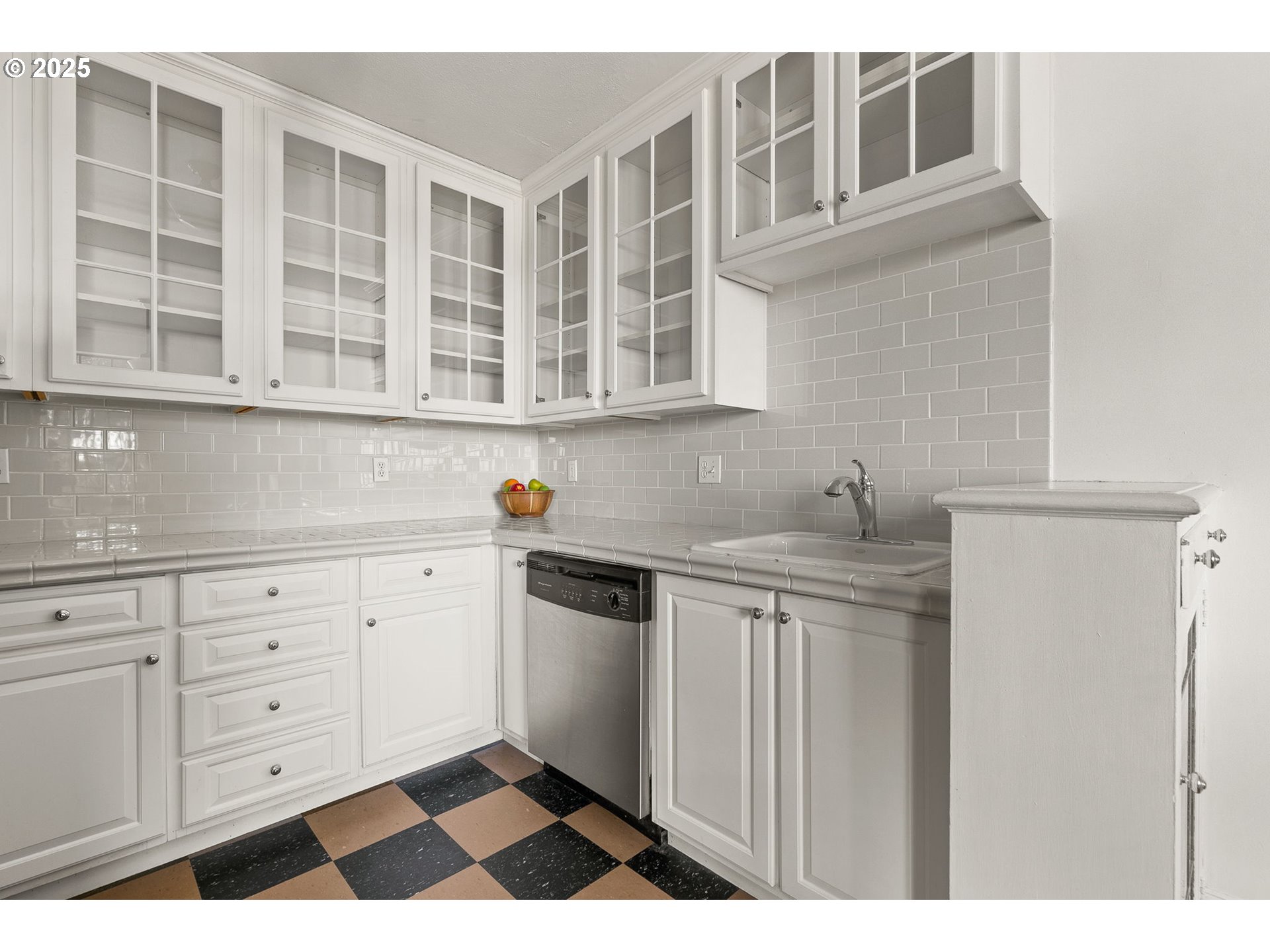 2336 Southwest Osage Street, Unit 402 Portland, OR 97205 - Photo 22 of 43