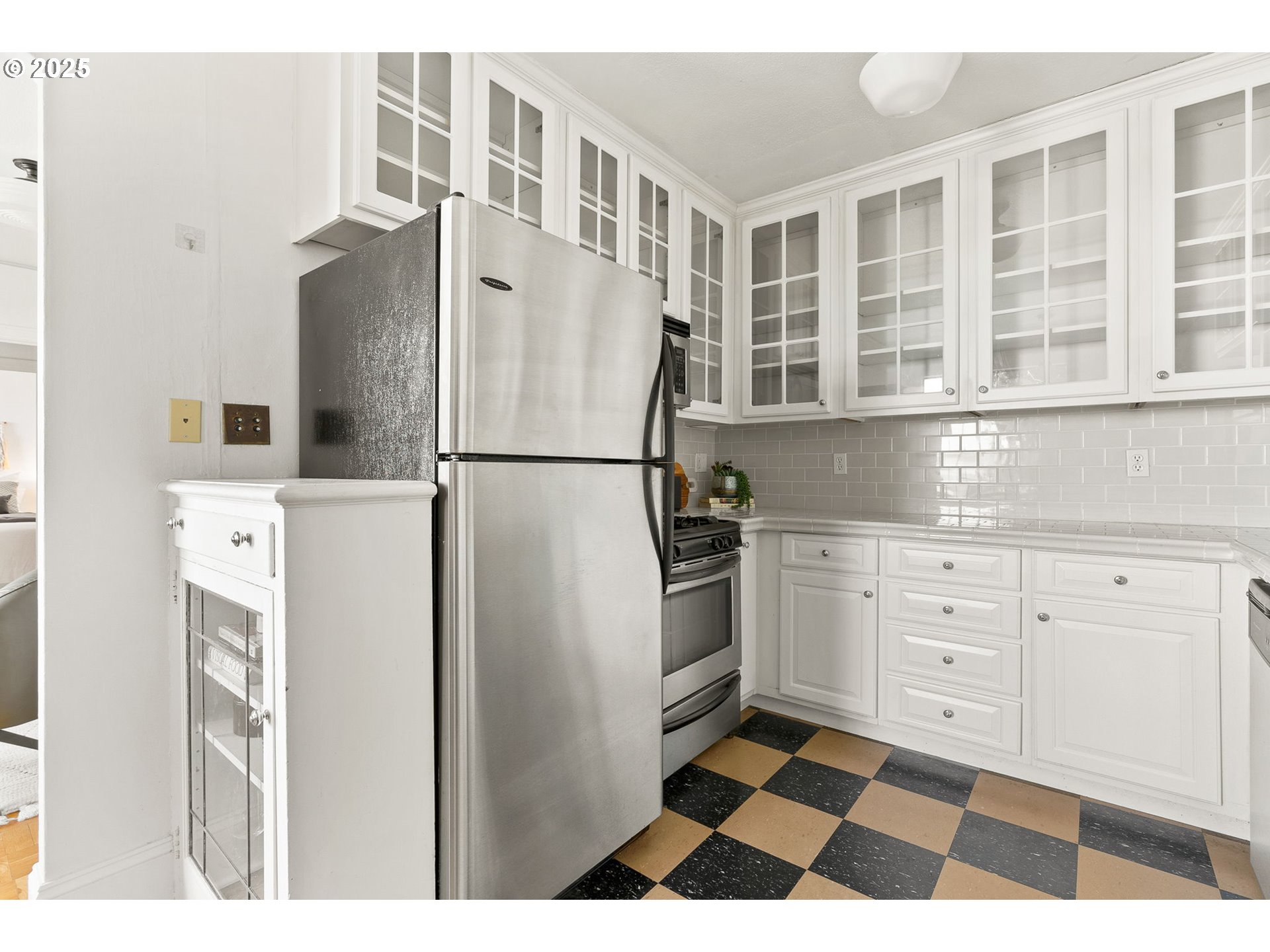 2336 Southwest Osage Street, Unit 402 Portland, OR 97205 - Photo 23 of 43