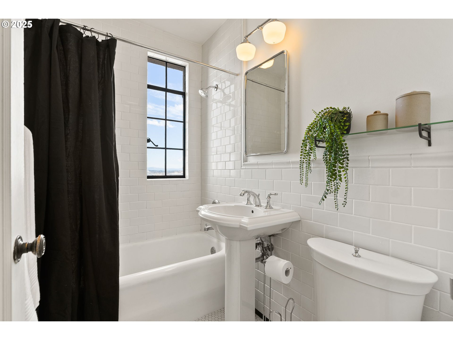 2336 Southwest Osage Street, Unit 402 Portland, OR 97205 - Photo 26 of 43