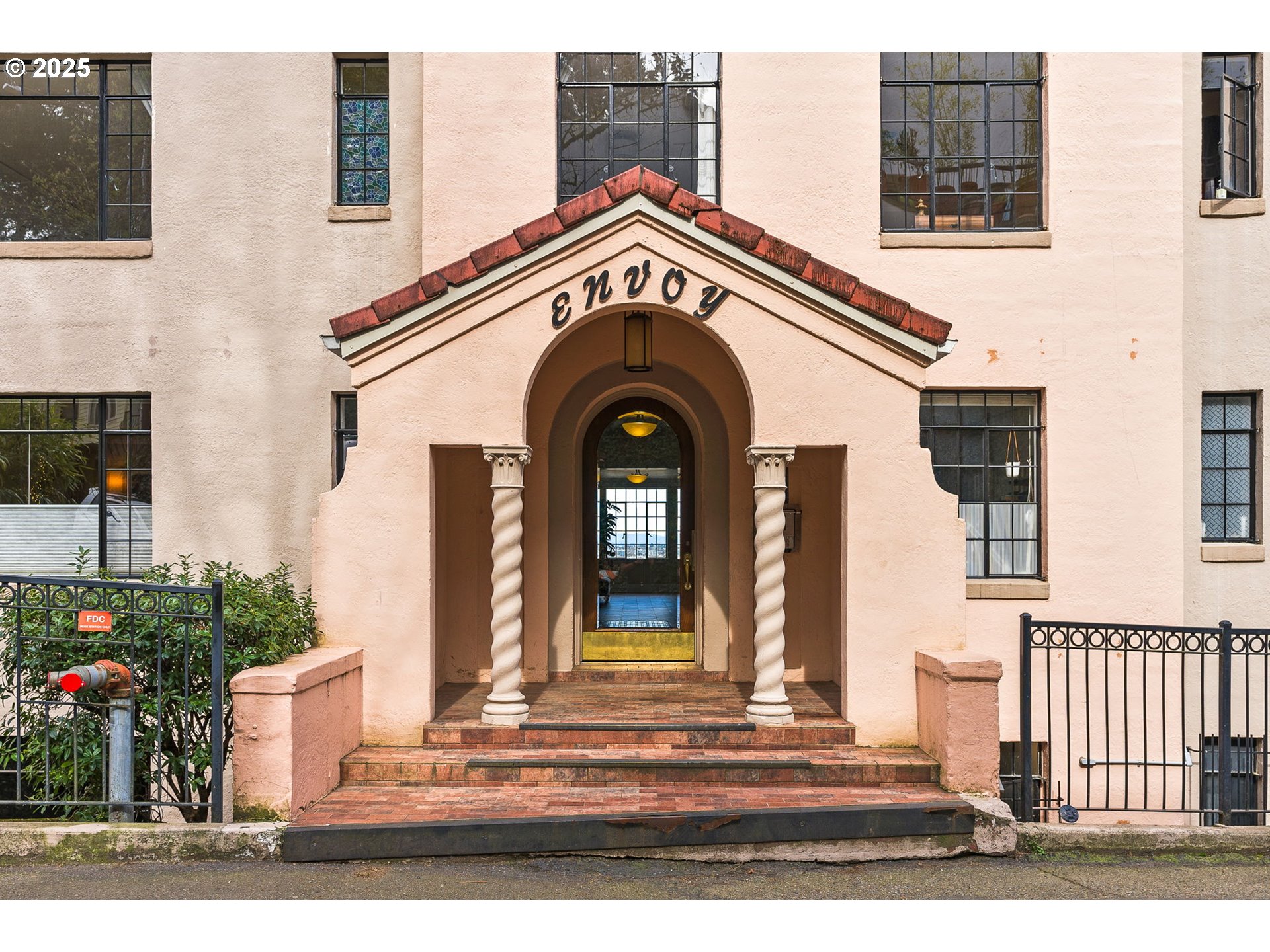 2336 Southwest Osage Street, Unit 402 Portland, OR 97205 - Photo 3 of 43