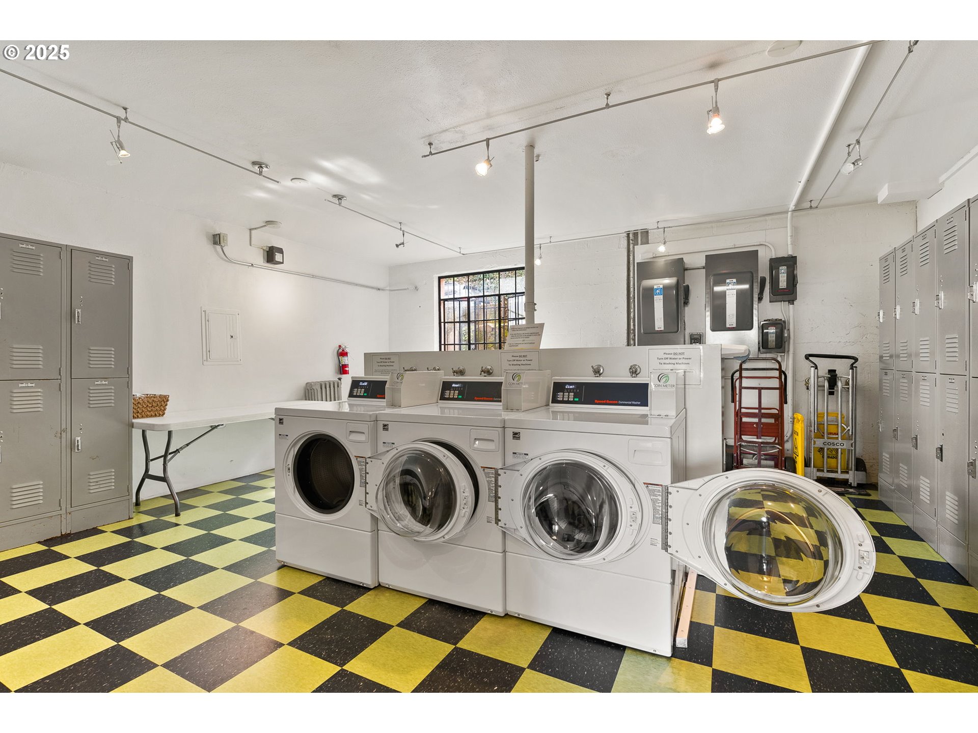 2336 Southwest Osage Street, Unit 402 Portland, OR 97205 - Photo 33 of 43