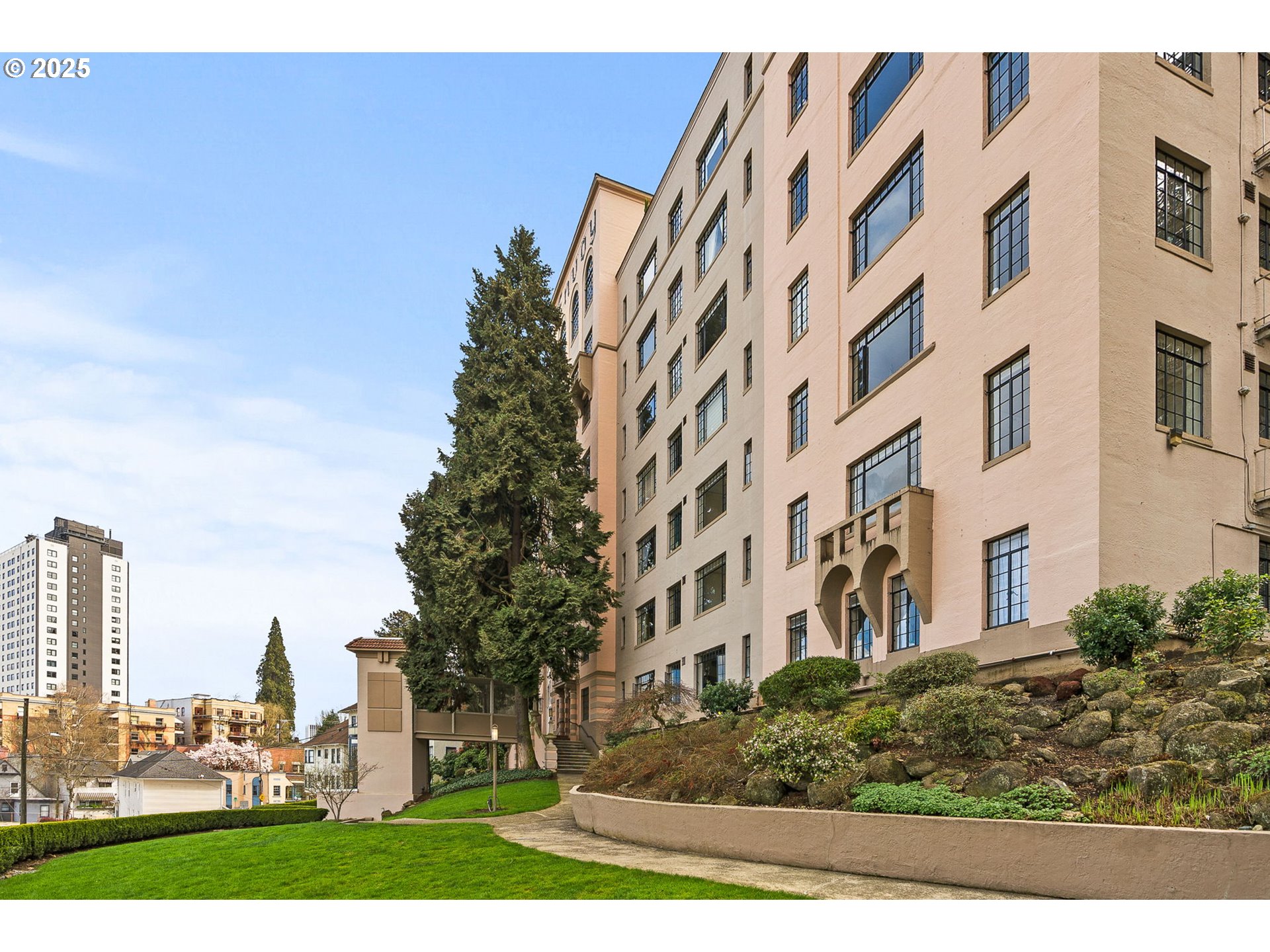 2336 Southwest Osage Street, Unit 402 Portland, OR 97205 - Photo 34 of 43