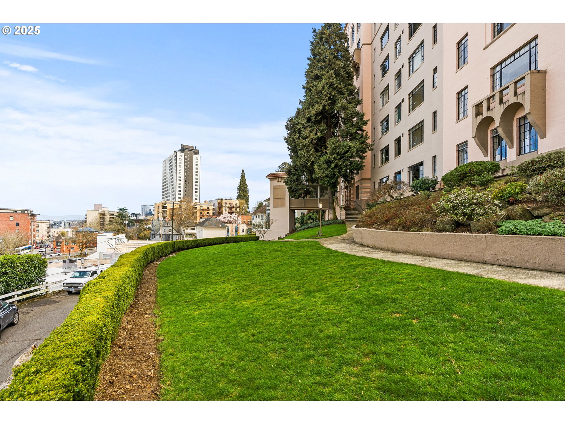 2336 Southwest Osage Street, Unit 402 Portland, OR 97205 - Photo 35 of 43