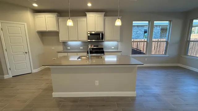 $317,305 | 111 Goodnight Court, Cleburne, TX 76033