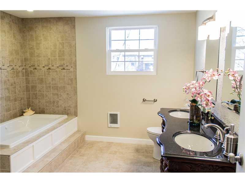 9 Churchill Road Churchill, PA 15235 - Photo 17 of 25 Master Bath/Spa.