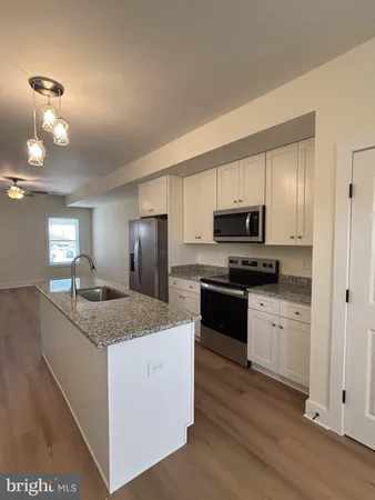 $1,800 | 113 West North Street, Unit 200, Charles Town, WV 25414