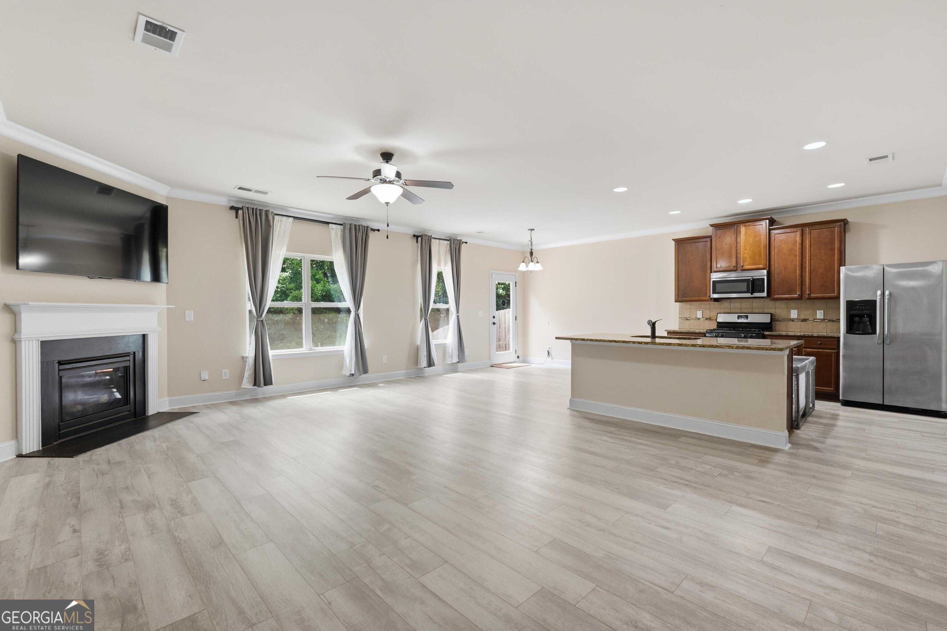 2777 Lakeview Walk Decatur, GA 30035 - Photo 4 of 36