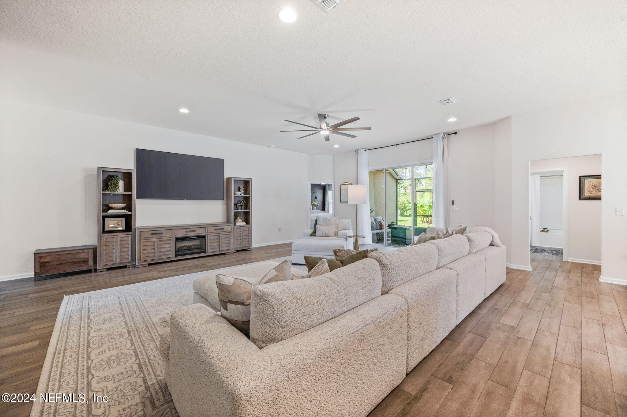 LIVINGROOM
