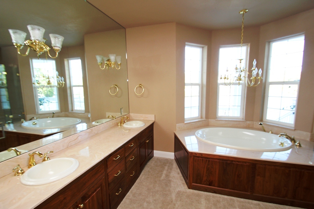 13873 Oak Run Road Oak Run, CA 96069 - Photo 20 of 34 Master Bath 1