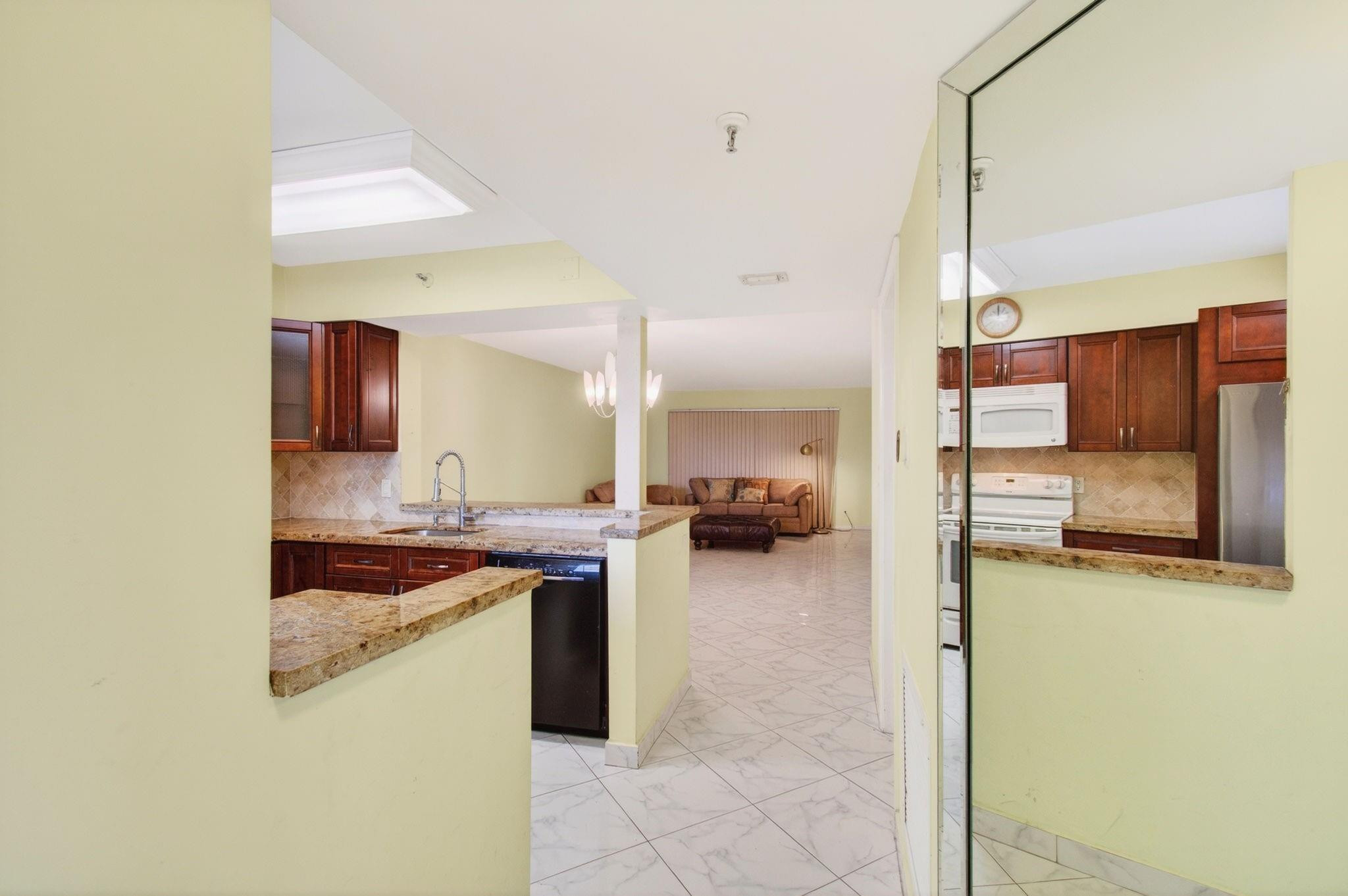 7076 Huntington Lane, Unit 608 Delray Beach, FL 33446 - Photo 38 of 77 Photo 38