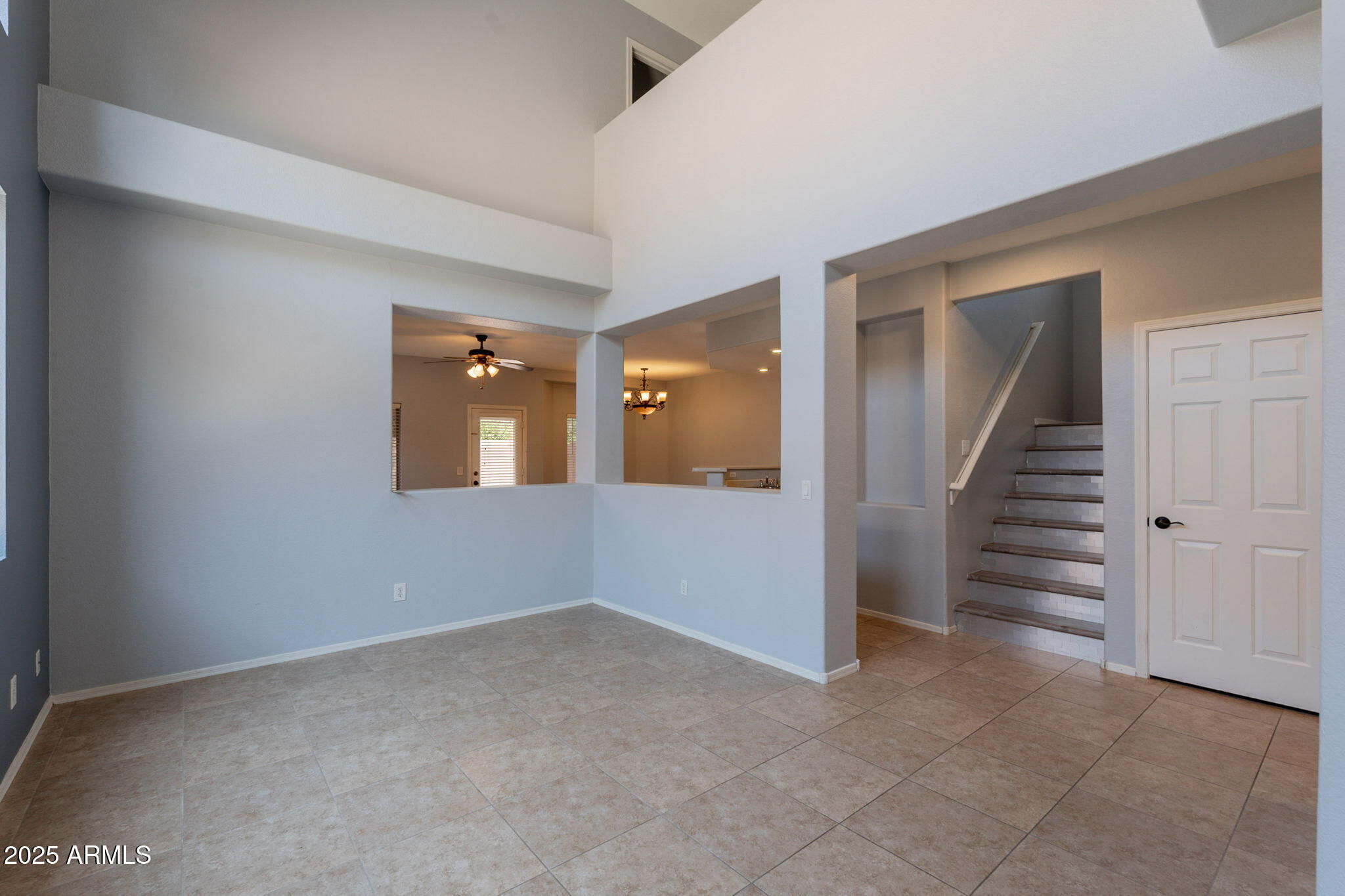 931 South Racine Lane Gilbert, AZ 85296 - Photo 6 of 62 6-web-or-mls-Racine-21
