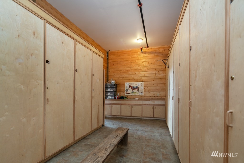 5435 Sand Road Bellingham, WA 98226 - Photo 10 of 38 a bathroom with a bathtub and a sink