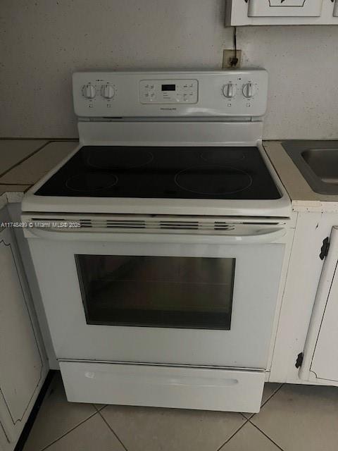 1662 Lincoln Court, Unit 508 Miami Beach, FL 33139 - Photo 17 of 20 a close view of stove top oven