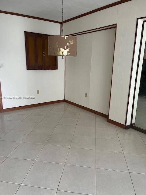 1662 Lincoln Court, Unit 508 Miami Beach, FL 33139 - Photo 8 of 20 a view of a livingroom with a chandelier