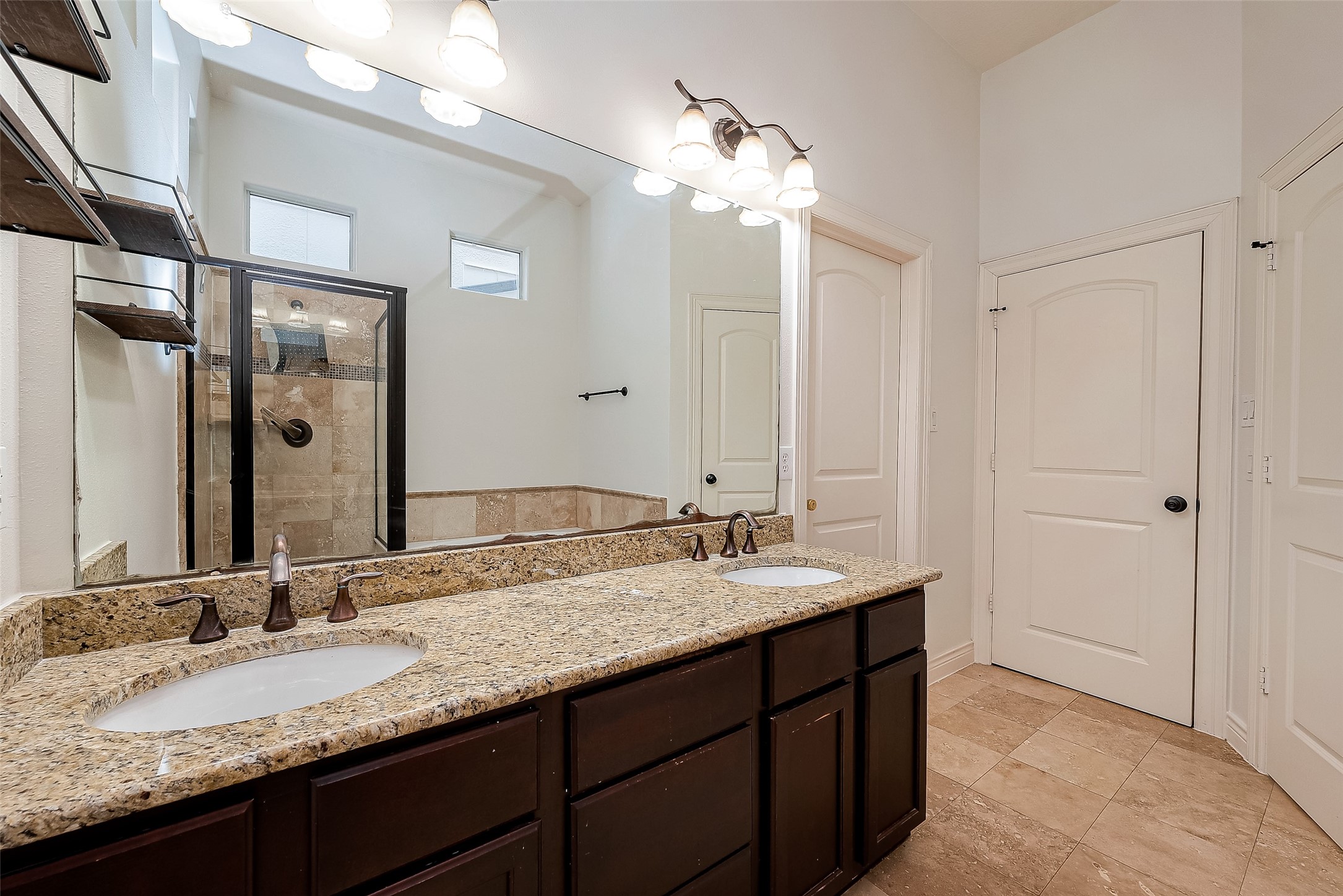 5608 Kansas Street, Unit B Houston, TX 77007 - Photo 16 of 24 Primary ensuite bathroom, with dual granite vanity.