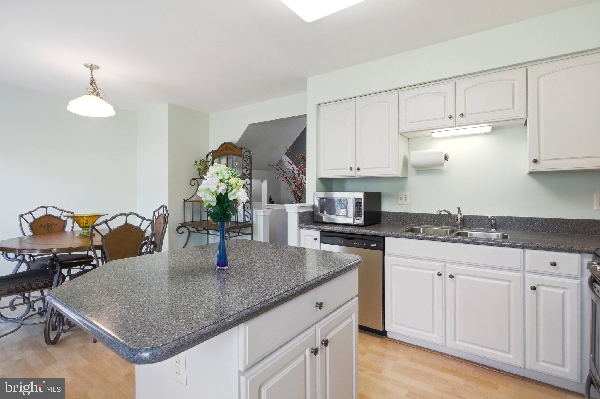 6397 Stagg Court Springfield, VA 22150 - Photo 4 of 32