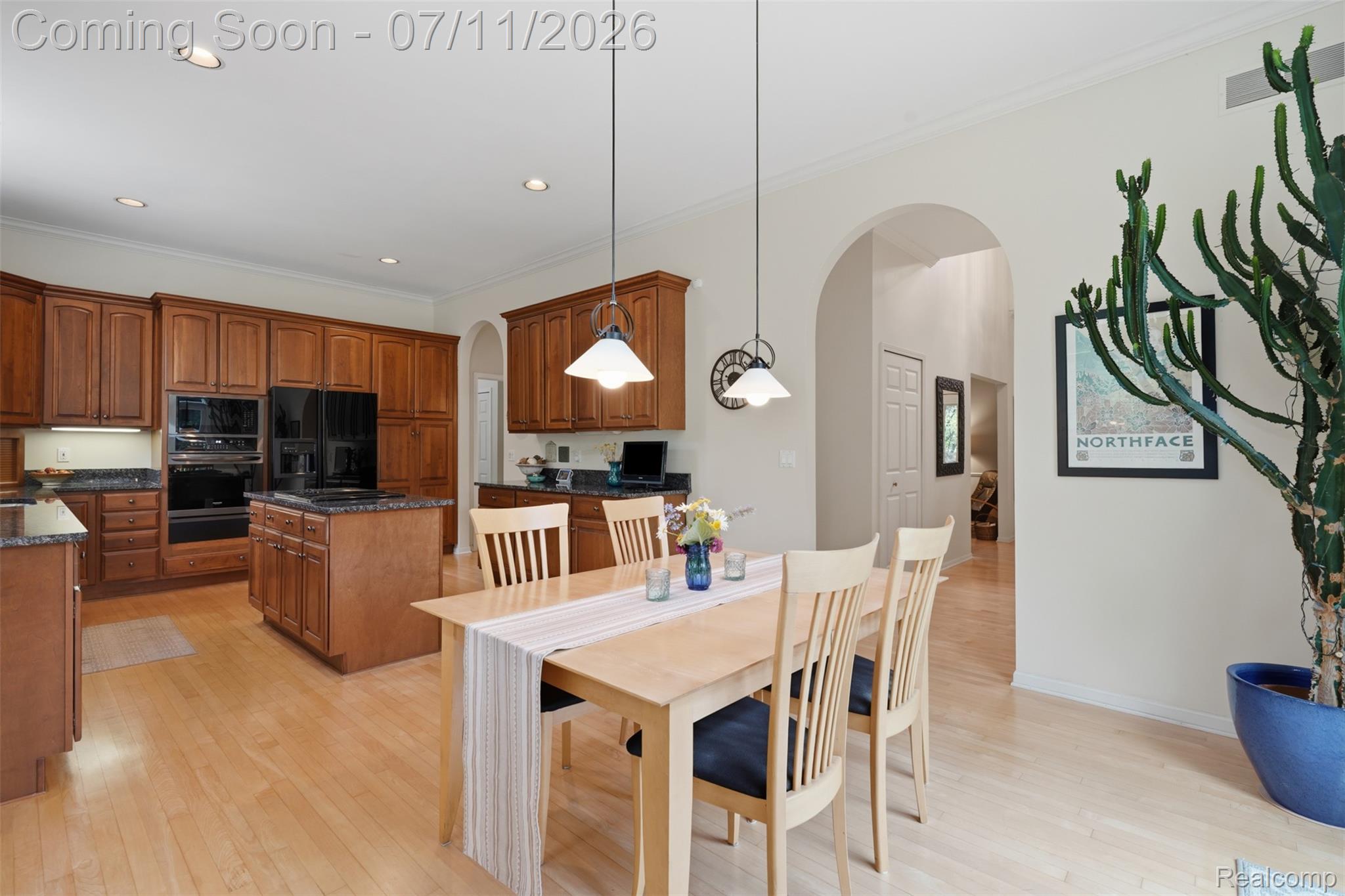 34555 Quaker Valley Road Farmington, MI 48331 - Photo 13 of 53 15.jpg