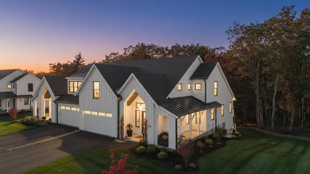 $1,025,000 | 98 Trails Edge Road, Unit 19, Windham, NH 03087