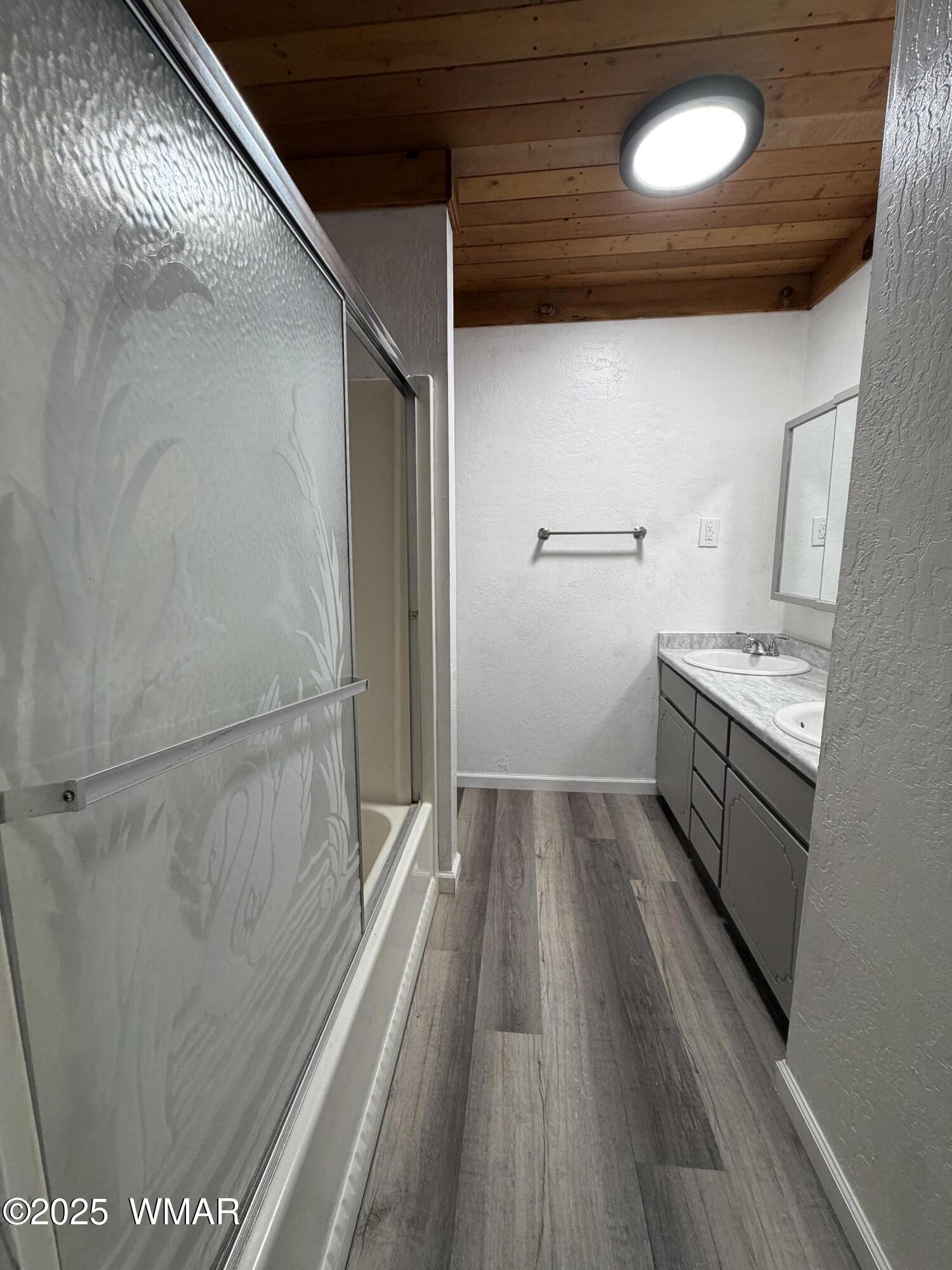 1647 Becker Lane Springerville, AZ 85938 - Photo 13 of 23 Hallway Bathroom