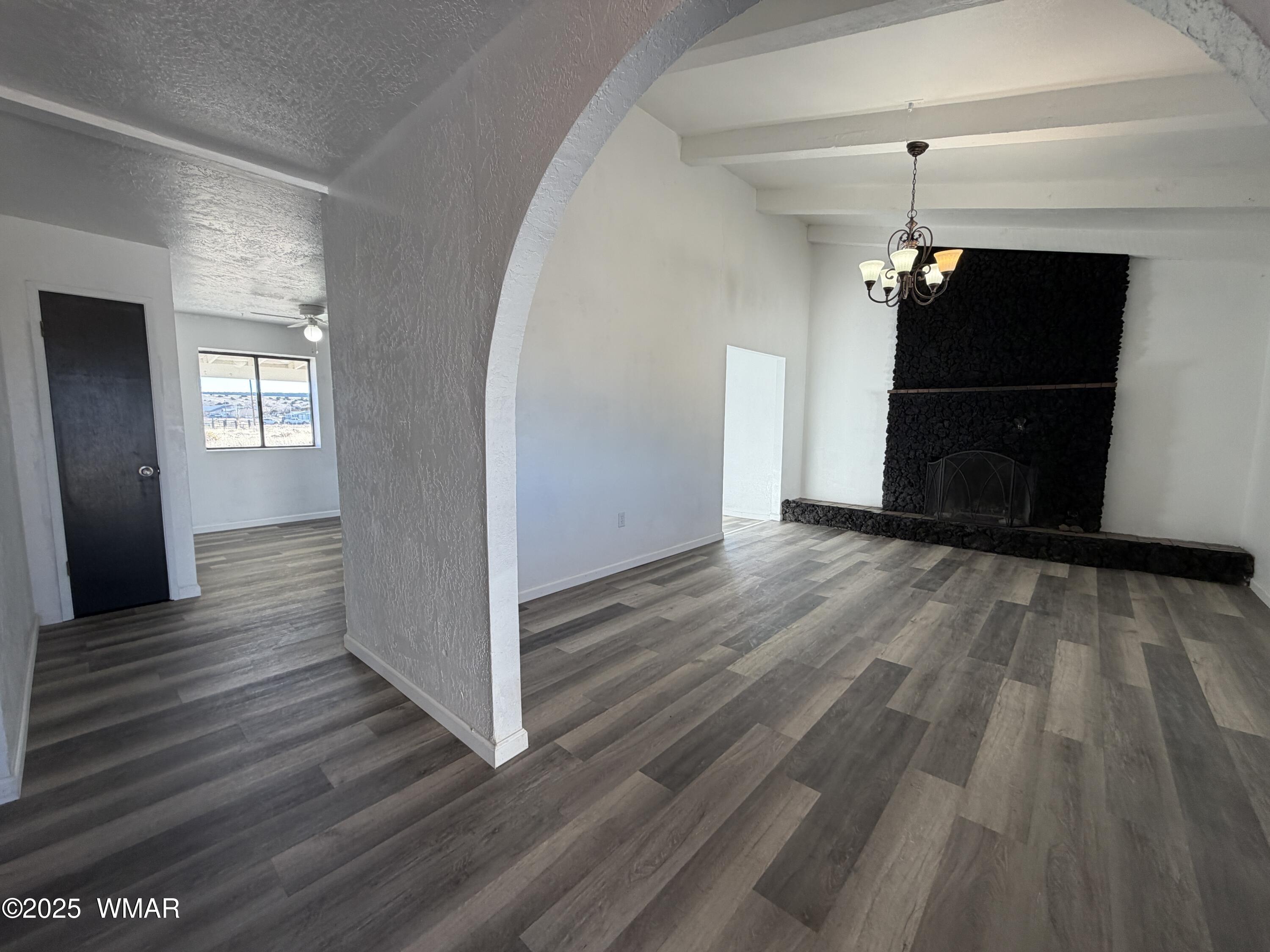 1647 Becker Lane Springerville, AZ 85938 - Photo 3 of 23 Entry Way into Living Room
