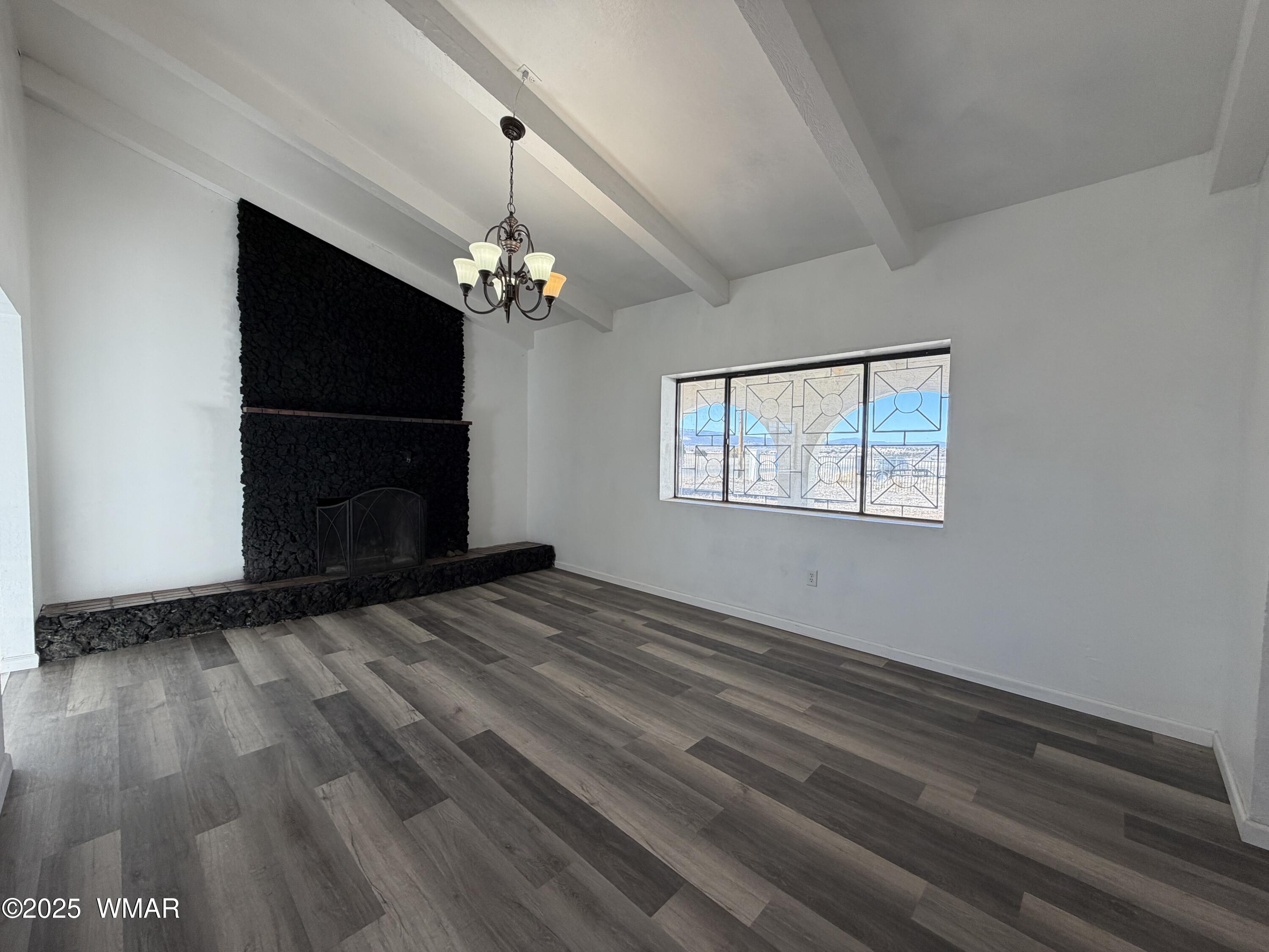 1647 Becker Lane Springerville, AZ 85938 - Photo 4 of 23 Living Room