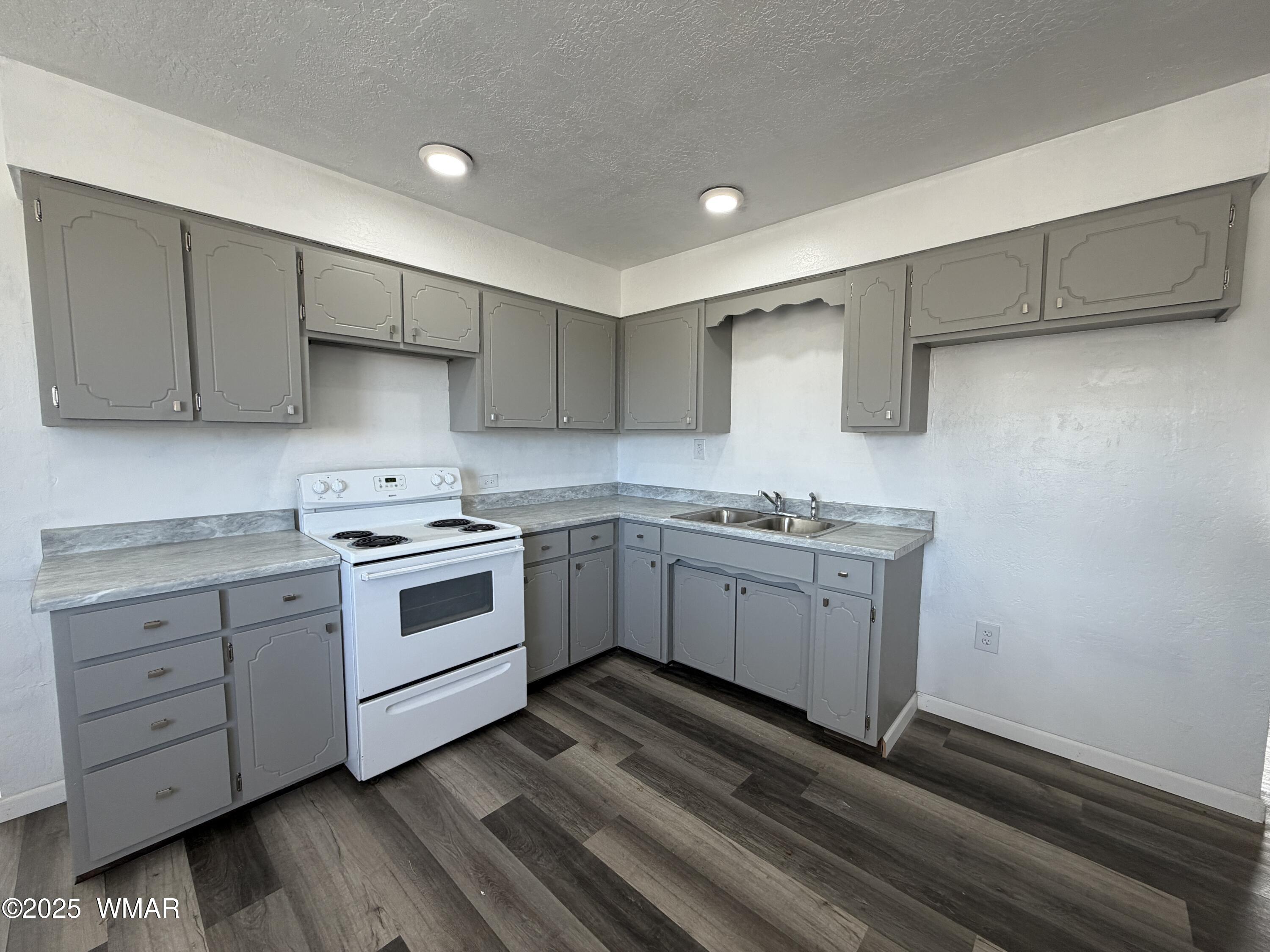 1647 Becker Lane Springerville, AZ 85938 - Photo 8 of 23 Kitchen