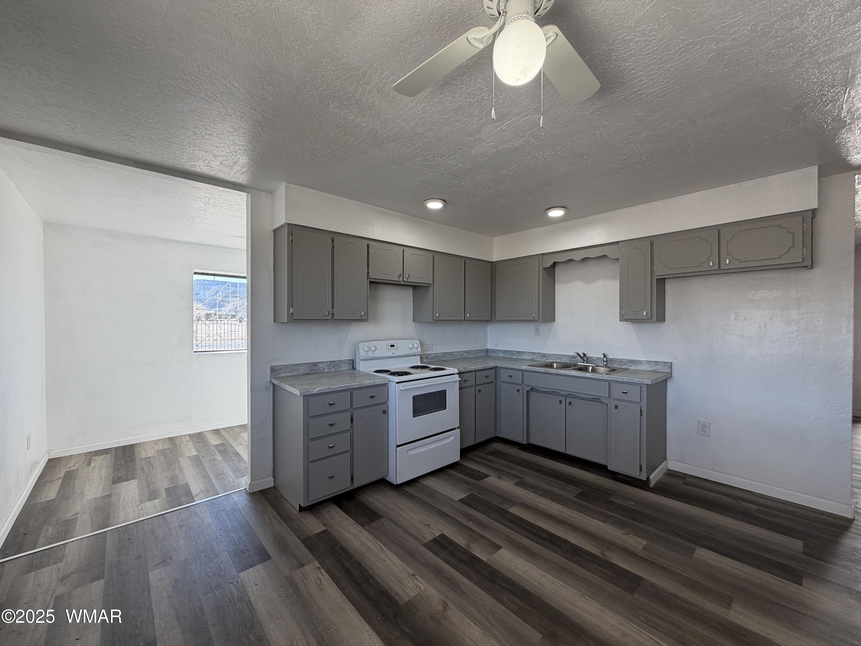 1647 Becker Lane Springerville, AZ 85938 - Photo 9 of 23 Kitchen