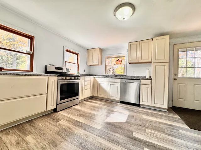 $337,000 | 27 Brilliant Way, Naples, ME 04055