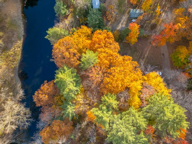 $337,000 | 27 Brilliant Way, Naples, ME 04055