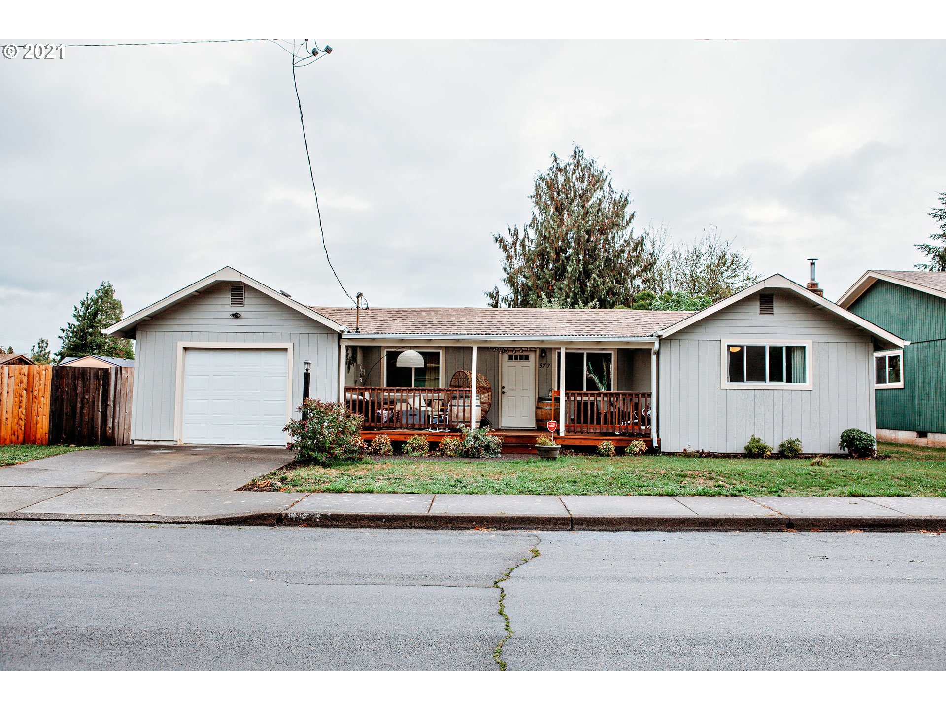 577 South 35th Street Springfield, OR 97478 - Photo 1 of 14 a front view of a house with a yard and garage